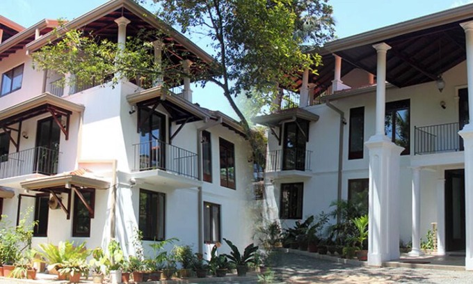 Elpitiya Cama Y Desayuno | Surrounded by lush greenery, offers homely and comfortable accommodation.