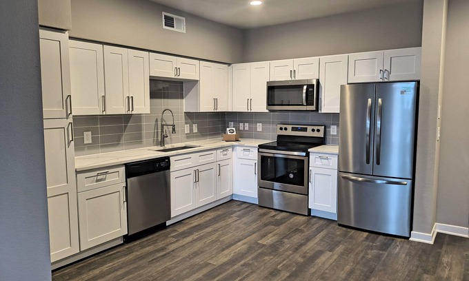 Tobin Hill Apartamento | Surrounded by Pearl Park's Vast Array of FUN, Food, the Riverwalk & Nightlife!