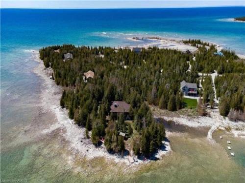 Miller Lake Casa | Surrounded By Water, W Hot Tub & Lounges