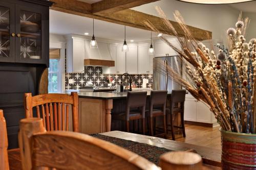 East Haven  Rutland County Casa | Susan Lane Hideaway - 4BR, 3BA Renovated Home, Close to Skiing and Town, Fireplace