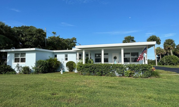 Fort Pierce Casa | Susannah River House located on banks of Indian River Lagoon in The Sunrise City