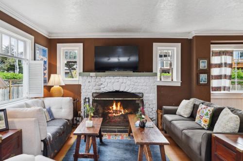 Manzanita Casa | Susans Beach Cottage Steps To Sand & Surf!