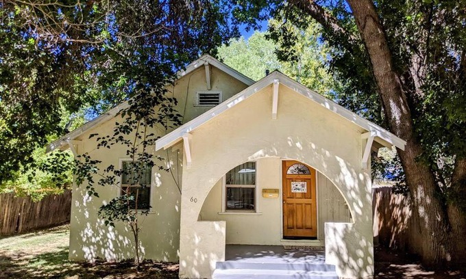 Susanville Casa | SUSANVILLE'S CUTEST COTTAGE 2 beds 1 bath sleeps 4