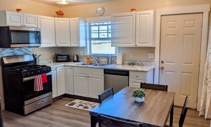 Susanville Casa | Susanville's cutest cottage 3 beds ,1 bath , sleeps 5