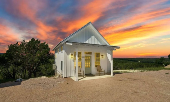 Dripping Springs Casa | "Susie" Hillside Farmhouse Bungalow on 30 Acres. Views! Dripping Springs TX