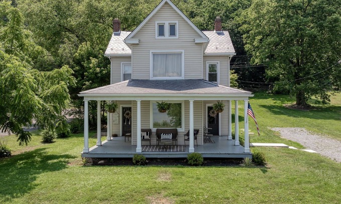 Wrightsville Casa | Susquehanna River Retreat with an Eccentric Flair