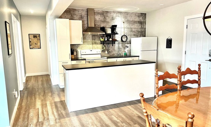 Sutton Condominio | Acogedor y nuevo condominio en el corazón del pueblo de Sutton