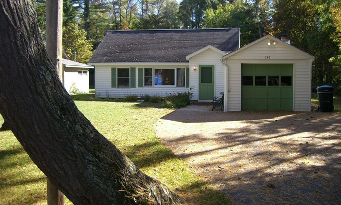 Suttons Bay Cabaña | Suttons Bay-Private Sugar Sand Beach-Pet Friendly-Walk to Brewery, town, shops