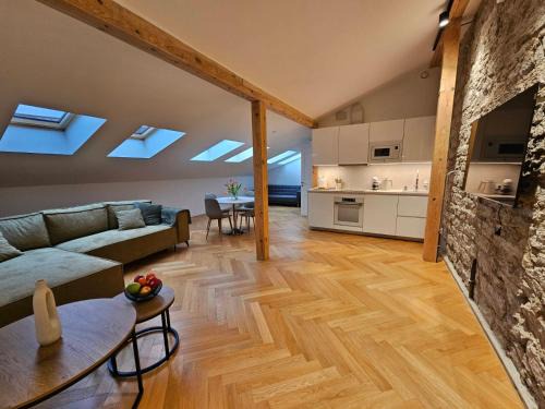 Old Town Apartamento | Suur-Karja Penthouse Apartment