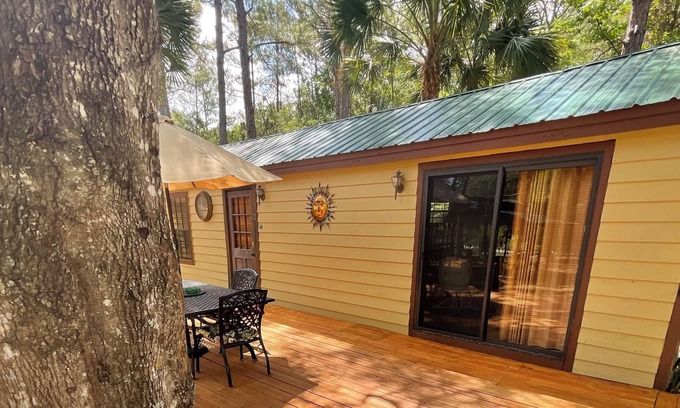 Chiefland Cabina | Suwannee Cottages at the Gulf cabin 2, Free Trailer Parking, Private Fishing Lot