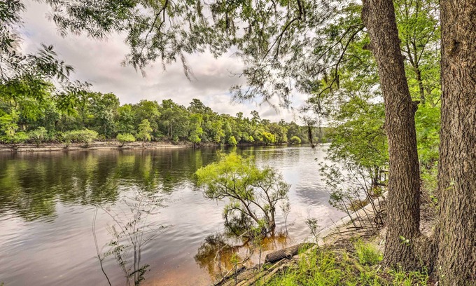 Branford Cabina | Suwannee Riverfront Home: Grill, Near Springs