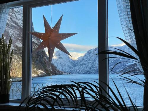 Flåm Casa | Svingen Guesthouse - Panoramic Fjord Views in Flåm