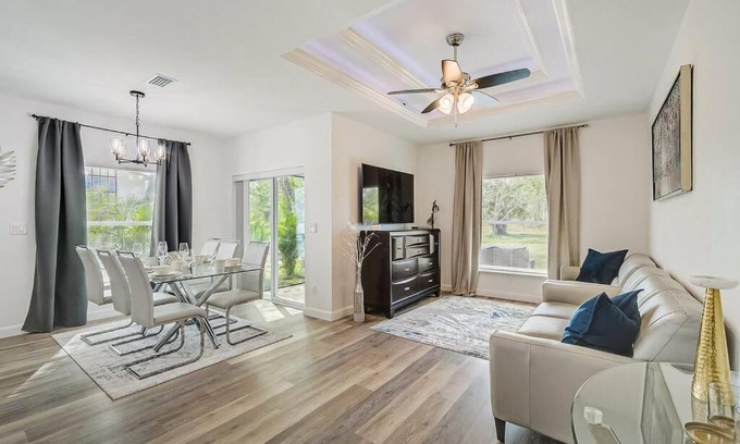 Oakland Hills Villa | SW Florida Luxury Modern Retreat, King Bed Suite , Close to Beaches/Golfing/Fishing/Air Ports , 2023 Built