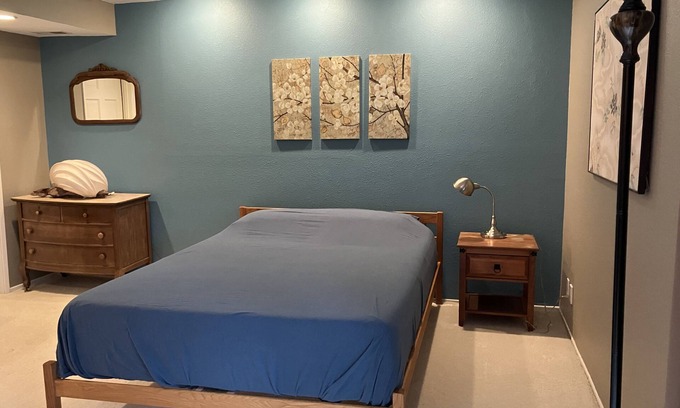 Western Apartamento | SW Hills Guest Suite with Private Entrance and Bathroom with Sauna