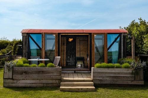 North Perrott Otro | Swallowfield Glamping-Station Master
