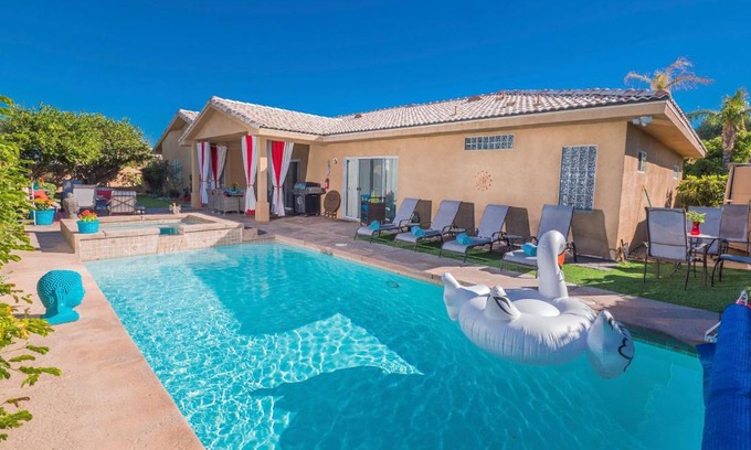 Palm Springs Casa | Swan House