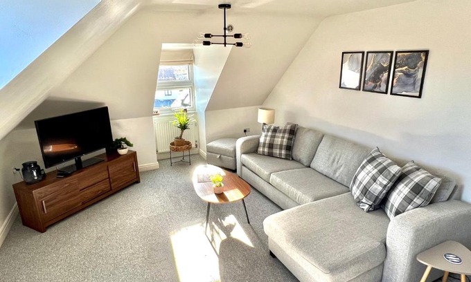 Swanage Apartamento | Swanage Holiday Penthouse Apartment, Moments from Beach and Town, On Site Parking, Fast WIFI, Sleeps up to 6, Rated Exceptional