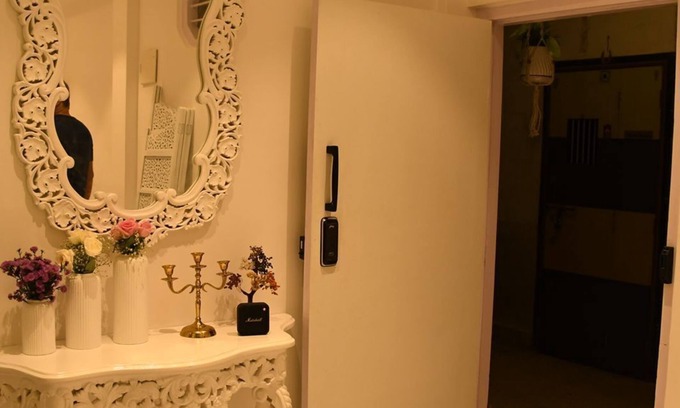 Santacruz West Apartamento | Swank at 11 1BHK Apartment, Khar West
