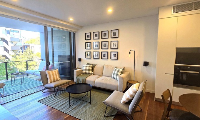 Rosebery Apartamento | Swanky 2 bed apt. with parking; Easy city access