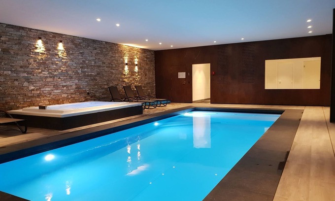 Robertville Casa | Hermosa casa de vacaciones con piscina privada en Waimes