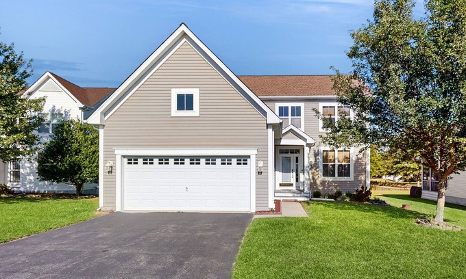 Swann Cove Casa | Swann Cove spacious house w/community pool, deck, patio & grill