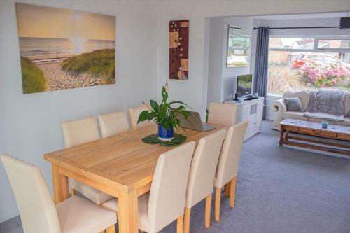 Penllergaer Casa | Swansea 3 Bedroom Home with Parking & Garden