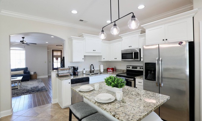 Oxford Condominio | "Swayze Stays" - Charming Oxford Condo!