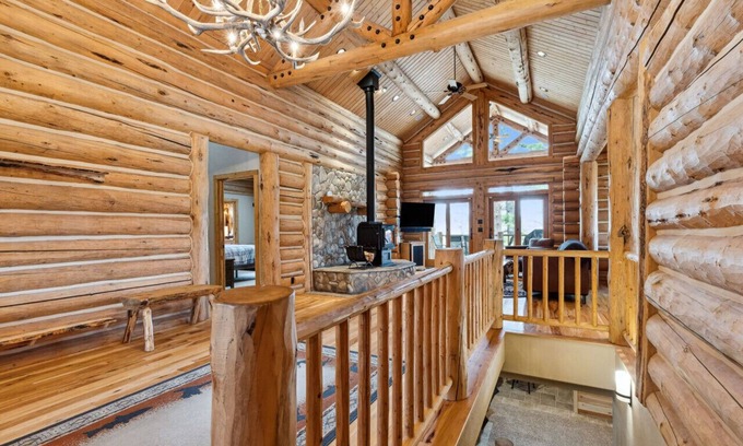 Victor Cabina | Sweathouse Creek Lodge