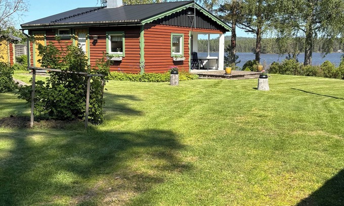 Storfors Casa | Swedish house directly on the lake with boat ramp & boat