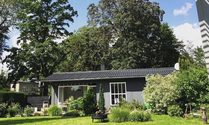 Altlandsberg Casa | Swedish summer house in the countryside near the lake.