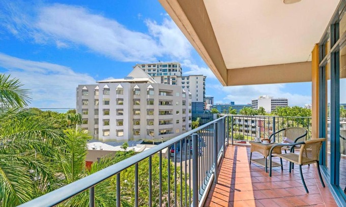 Darwin City Centre Apartamento | Sweeping Harbourfront Views atop Tropical Resort