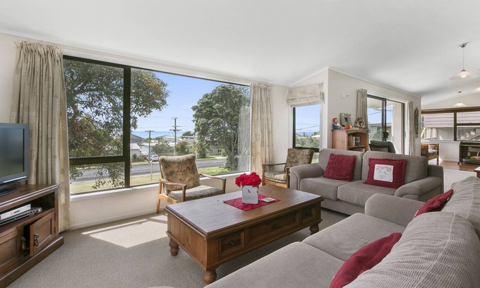 Waihi Beach Cabaña | Vistas panorámicas al mar - Waihi Holiday Home