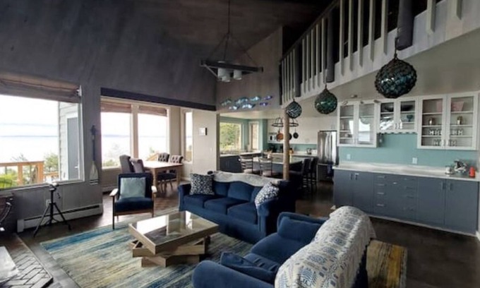 Eastsound Cabina | Sweeping Views on the Water