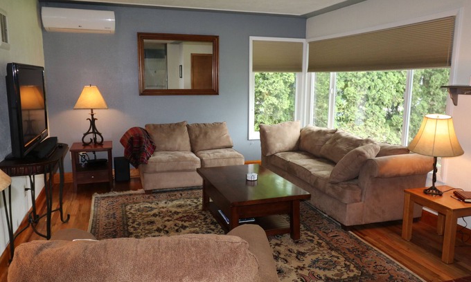 Independence Casa | Sweet 3 Bedroom, Walk to Main St!