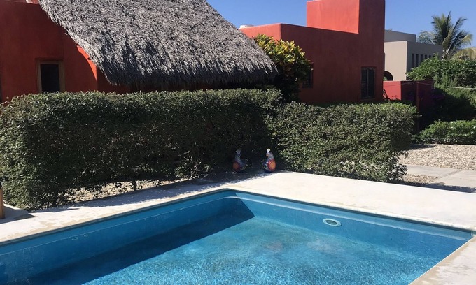 Santa María Colotepec Cabaña | Dulce y asequible casa de campo de 1 habitación, ideal para una pareja o soltero.