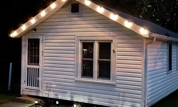 Geneva-on-the-Lake Cabaña | Sweet and Cozy two bedroom Lake Erie Cottage