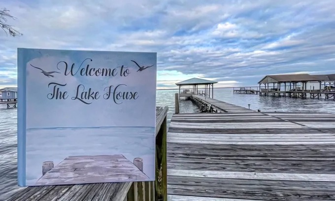 Lake Waccamaw Casa | Sweet and cozy 3-bedroom house on enchanting Lake Waccamaw with AC