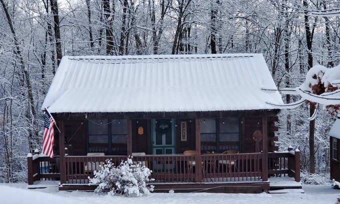 Canvas Cabina | Sweet As Honey Log Cabin