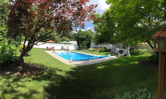 Palmyra Casa | ¡Oasis de patio dulce!