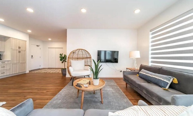 North Central Edmonton Condominio | Sweet Bali Sanctuary-2bdrm-UG Parking-5 min to DTN
