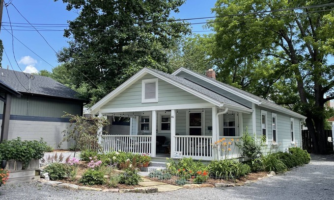 Brevard Casa | Sweet Caroline Downtown - Steps To Main Street!