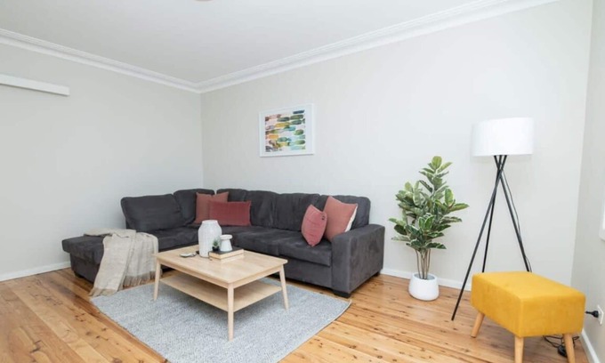 Orange Casa | Sweet Caroline | Sunny & Spacious | Sleeps 6