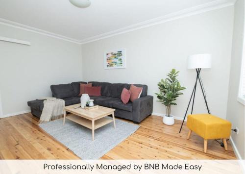 Orange Casa | Sweet Caroline Sunny & Spacious Sleeps 6