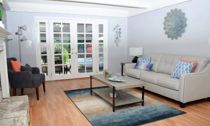 Southwestern Sacramento Casa | Sweet charming large 3bd home with pool