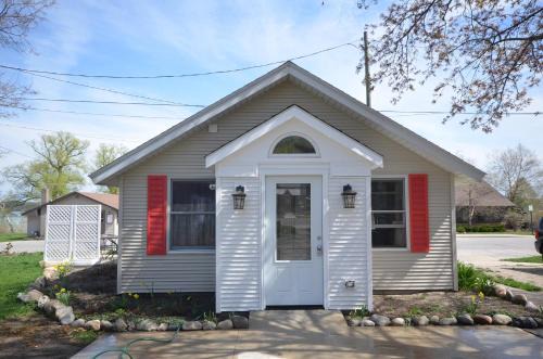 Suttons Bay Apartamento | Sweet Cherry "Coral Shutter"