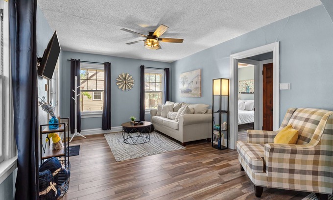 Warrenton Casa | Sweet Cherry Escape | JZ Vacation Rentals
