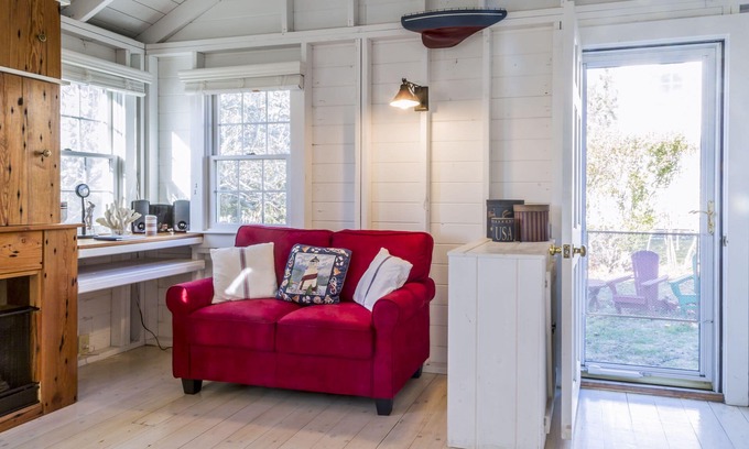 Chatham Cabaña | Sweet clapboard cottage that is walk to the beach and downtown!