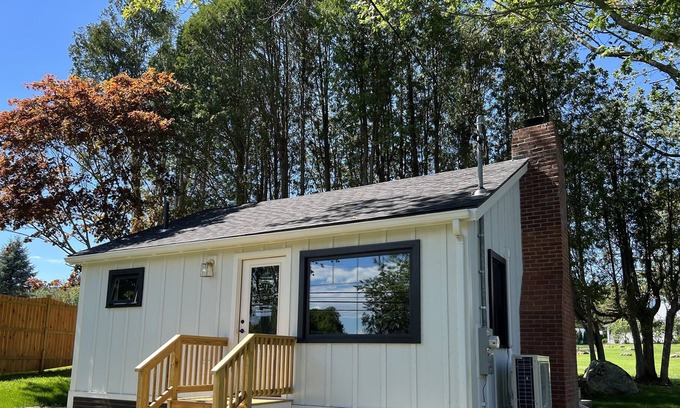 Lincolnville Cabaña | Sweet Cottage close to beach, 5 min from Camden