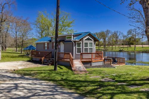 Emory Casa | Sweet Dove Cottage has Walking Trails with Fishing Pond fun place to stay and play