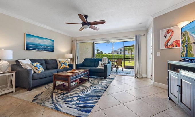 Jupiter Bay Condominio | Sweet EmOCEAN at Jupiter Bay, Walk To Beach 6 Mins
